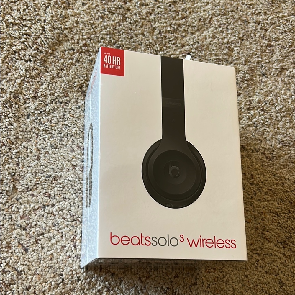 Beats Solo3 Wireless Headphones NEW IN BOX NEVER OPENED